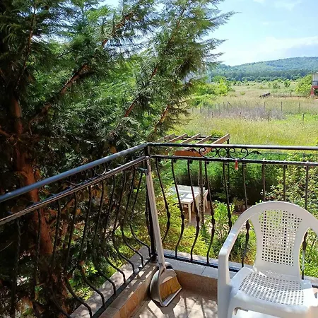 триo апарт *